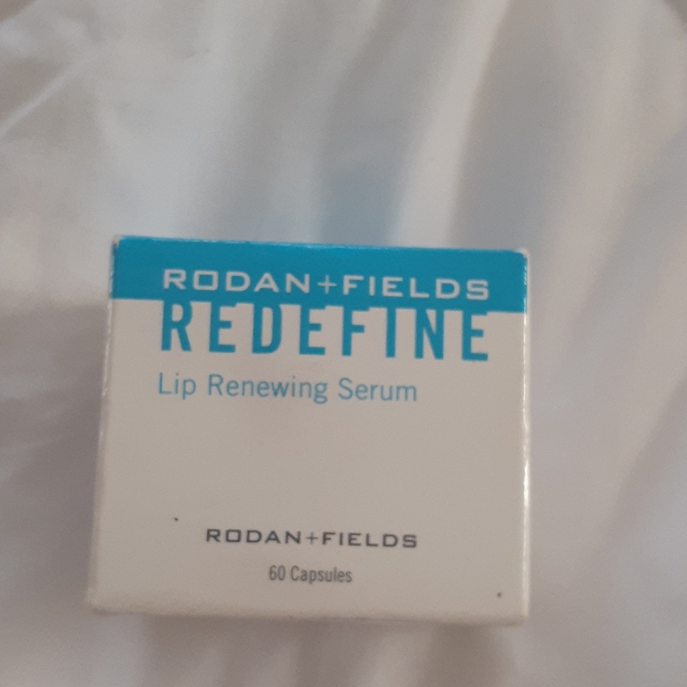Lip Renewing Serum